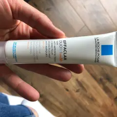 La Roche-Posay Effaclar Duo+ krem zwalczający niedoskonałości SPF30 - skuteczność i skład
