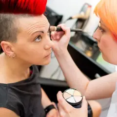 Jak zostać modelką makijażu: Kluczowe kroki, które musisz znać