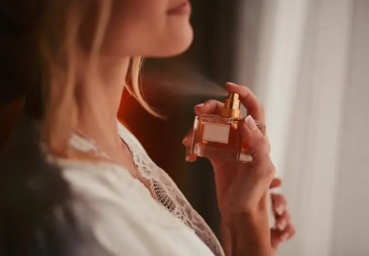 Ile psiknięć perfum używać, aby uniknąć przesady w aplikacji?