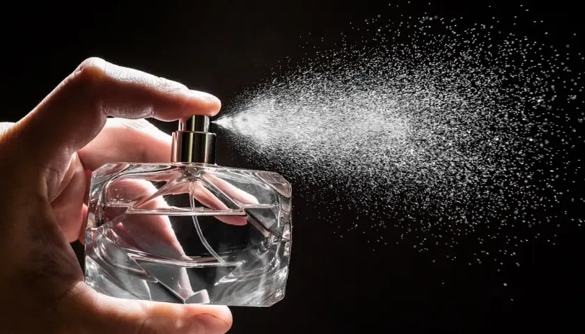 Różnica między perfumami a wodą toaletową – co warto wiedzieć?