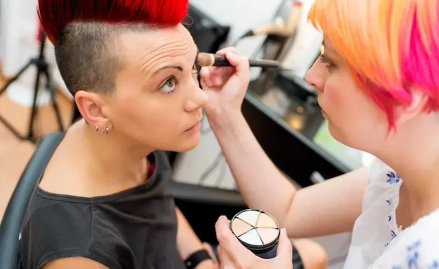 Jak zostać modelką makijażu: Kluczowe kroki, które musisz znać