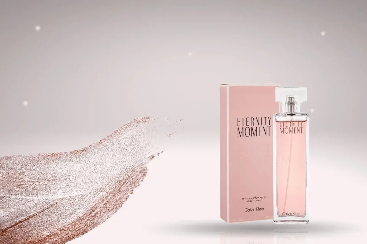 Perfumy Calvin Klein damskie, które najładniejsze? Eternity Moment w różowym flakonie i pudełku, z subtelnym muśnięciem brokatu.