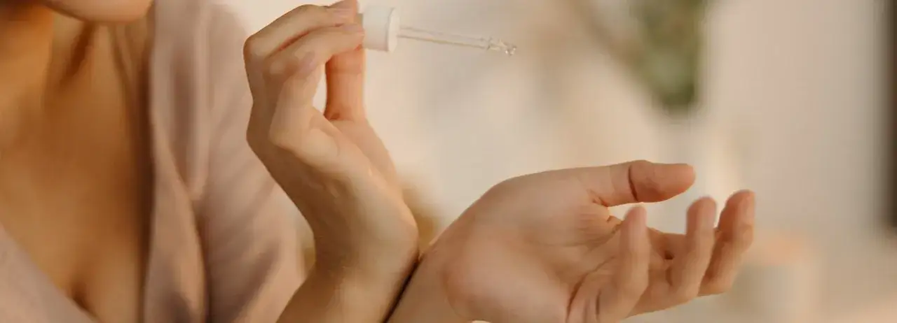 Zdjęcie Dlaczego perfumy na mnie nie pachną? Odkryj przyczyny braku zapachu